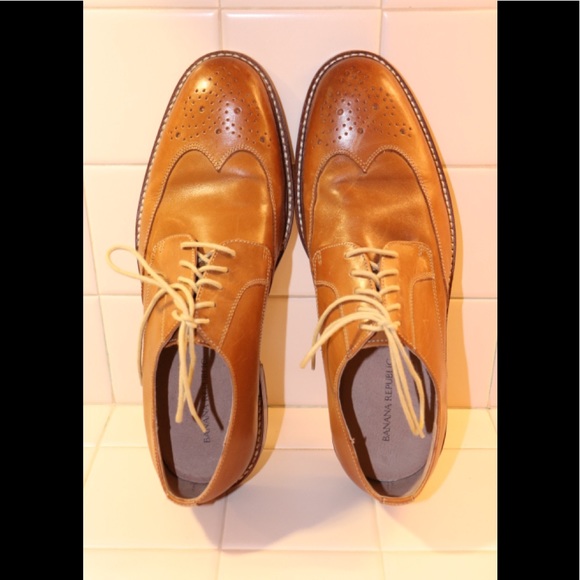 Banana Republic Other - BANANA REPUBLIC LEATHER WINGTIP SHOES